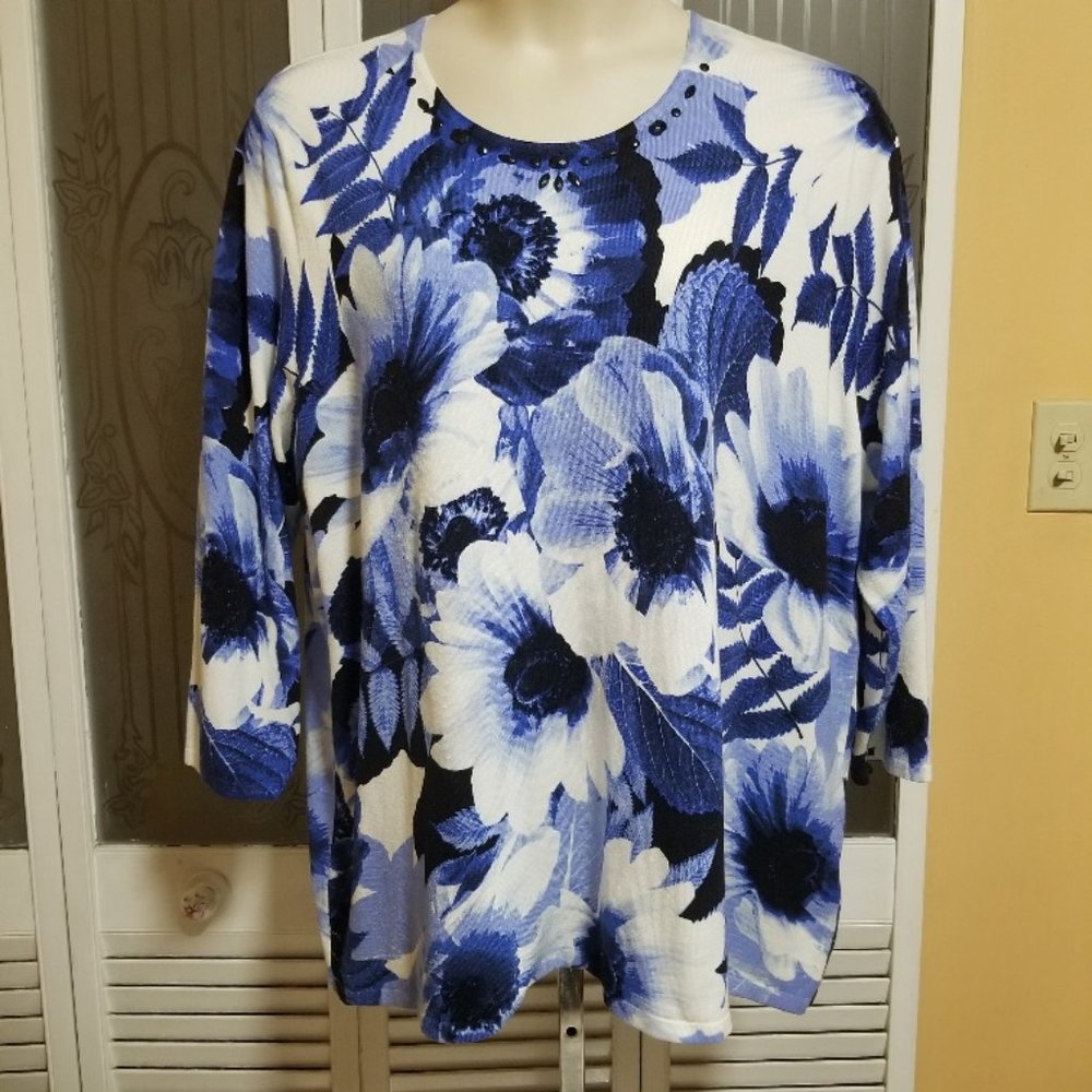 Alfred Dunner Ladies Beautiful Blue Floral Beaded Sweater